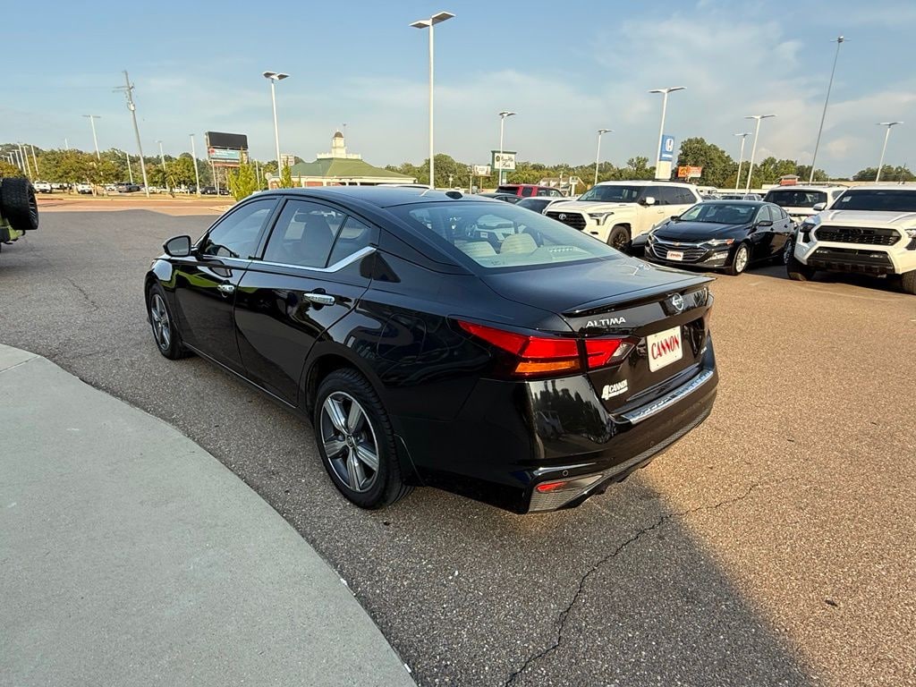 Used 2022 Nissan Altima 2.5 SL Sedan