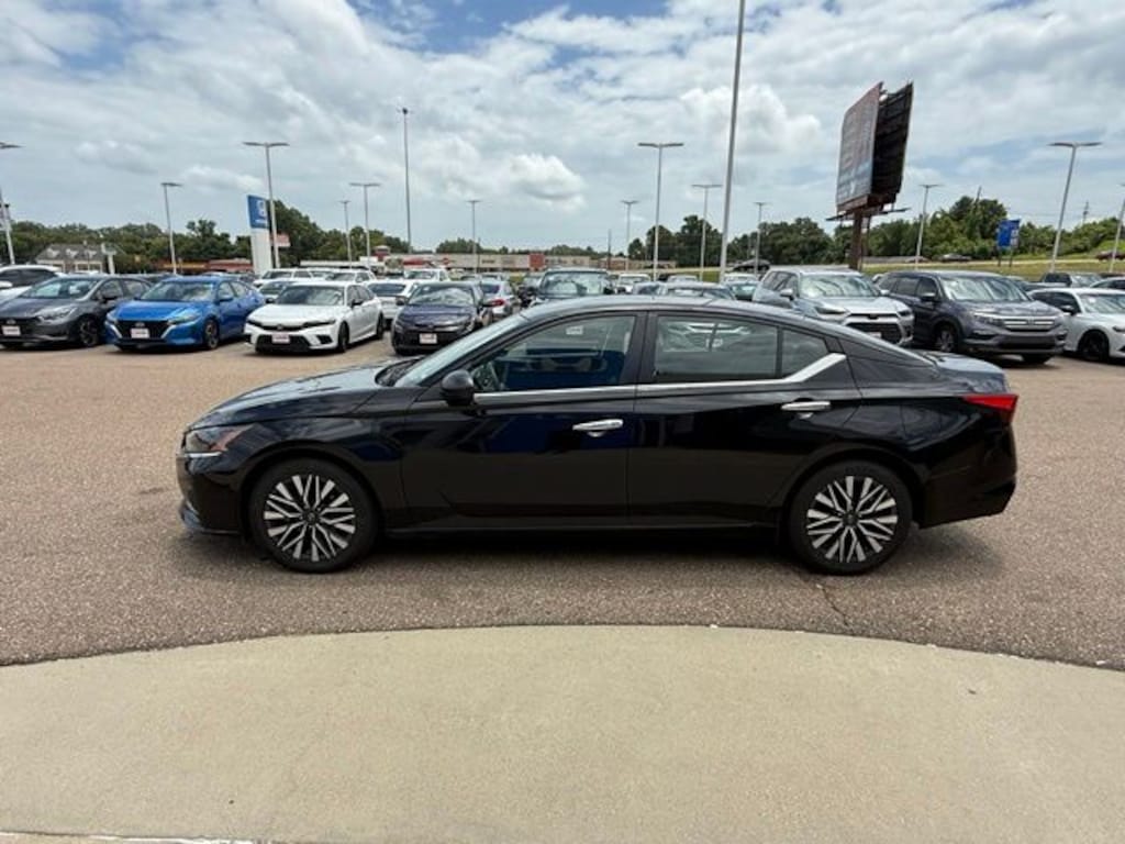 Used 2024 Nissan Altima 2.5 SV Sedan