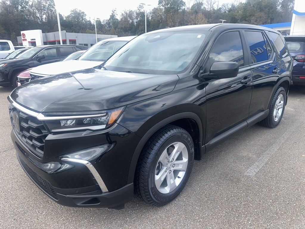 Used 2023 Honda Pilot LX SUV
