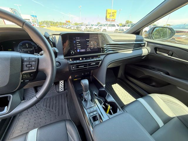 2025 Toyota Camry SE - Photo 22