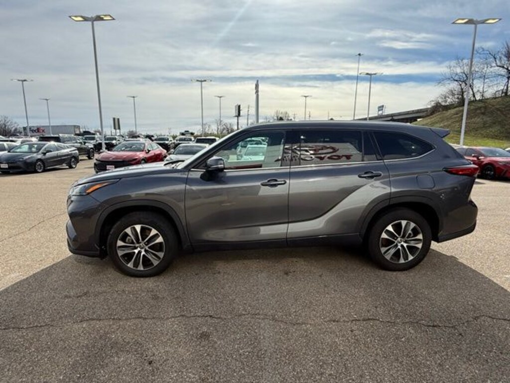 Used 2022 Toyota Highlander XLE SUV