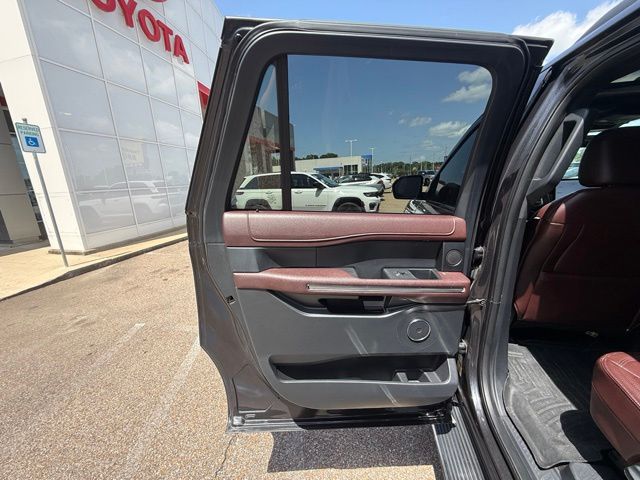 2022 Ford Expedition Limited - Photo 32