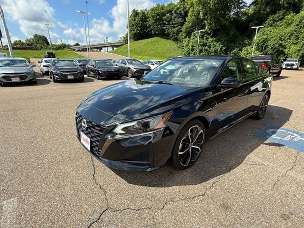 Used 2024 Nissan Altima 2.5 SR Sedan