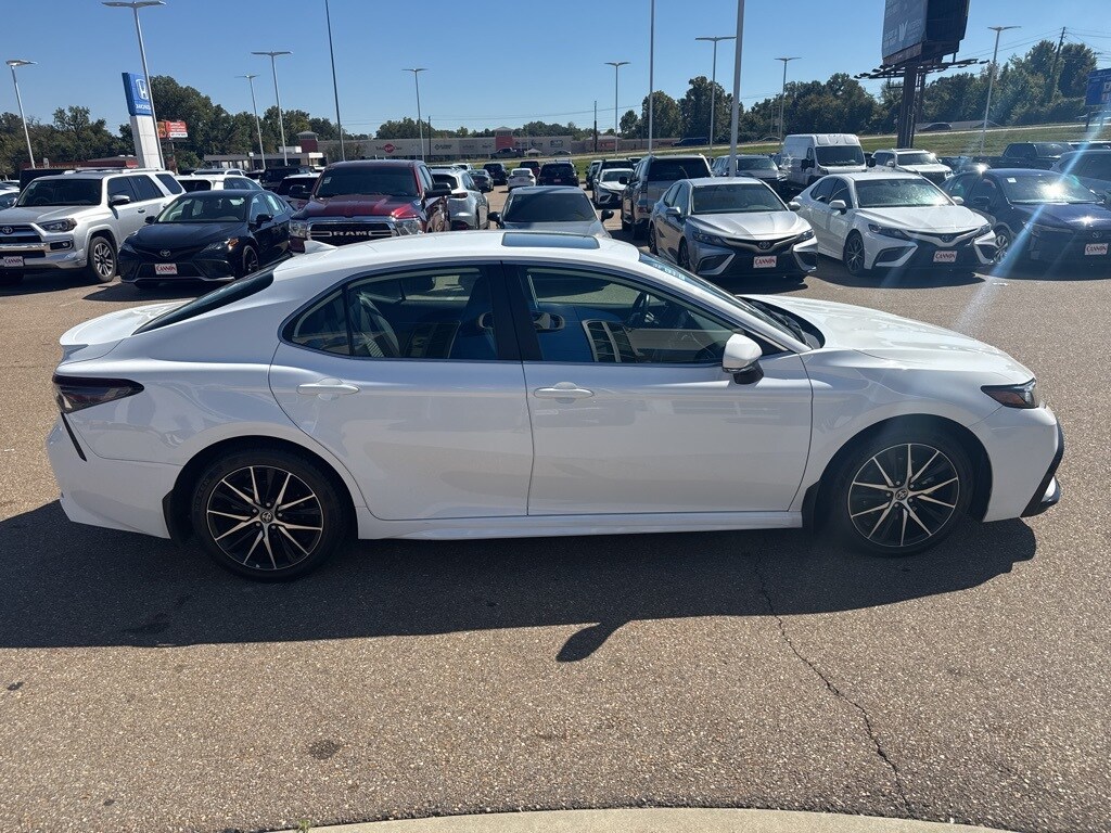 2024 Toyota Camry SE photo 3