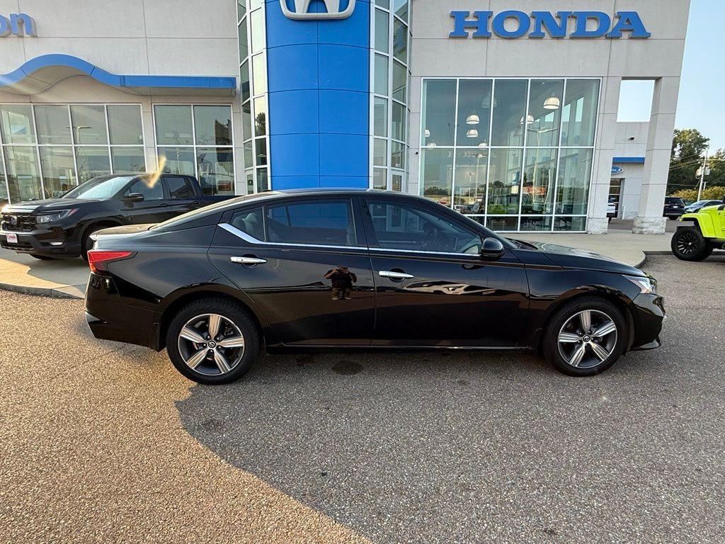 Used 2022 Nissan Altima 2.5 SL Sedan