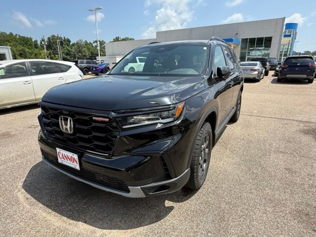 Used 2025 Honda Pilot TrailSport SUV