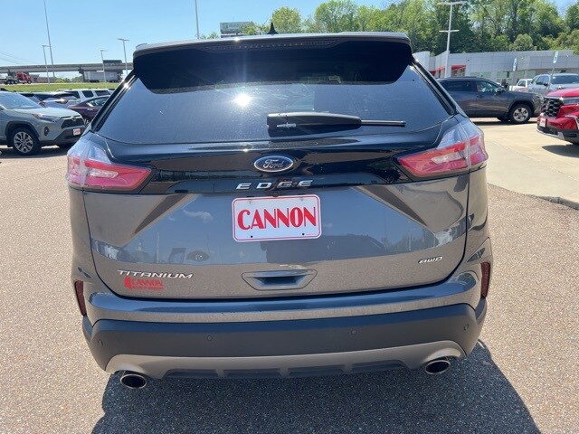 2024 Ford Edge Titanium photo 4
