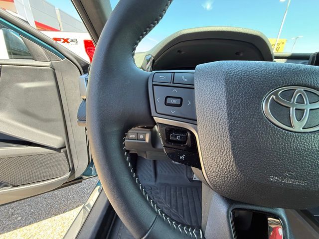 2025 Toyota Camry SE - Photo 18