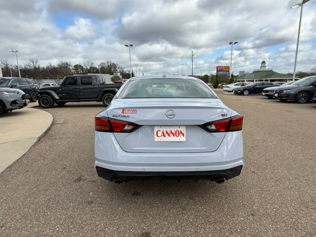 Used 2024 Nissan Altima 2.5 SR Sedan