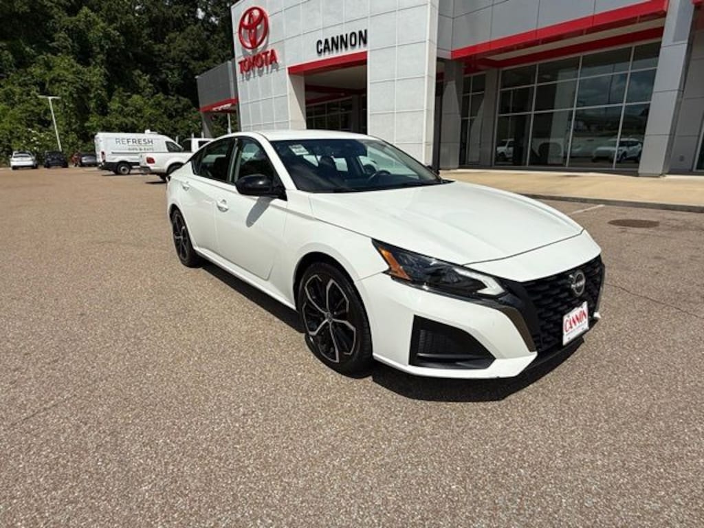 Used 2024 Nissan Altima 2.5 SR Sedan