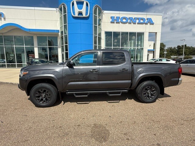 2023 Toyota Tacoma V6 4x4 photo 3