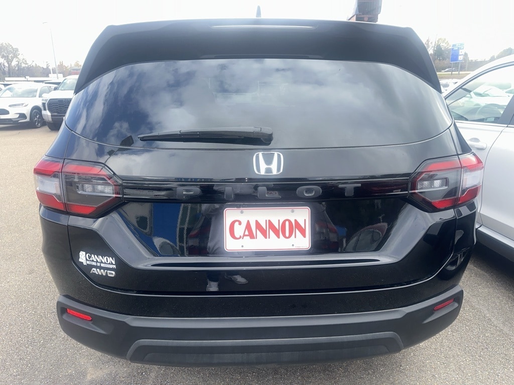 Used 2023 Honda Pilot LX SUV