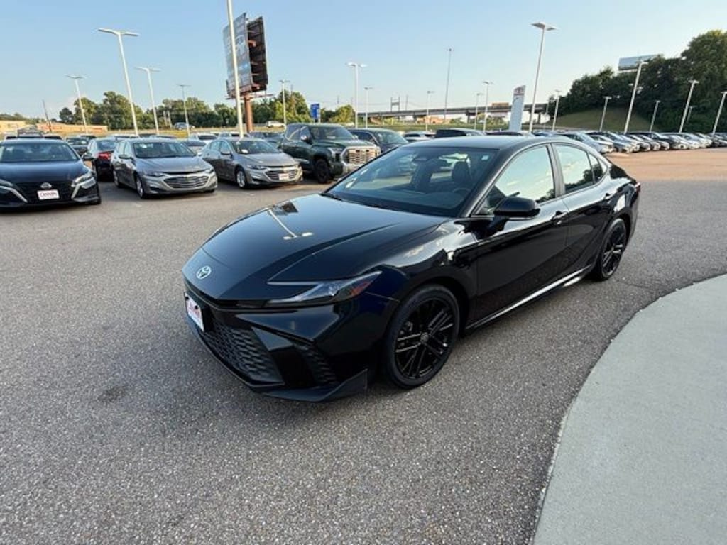 Used 2025 Toyota Camry SE Sedan