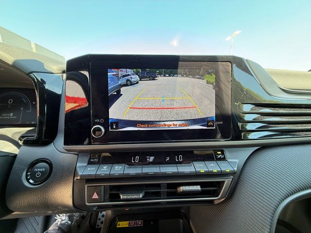 2025 Toyota Camry SE - Photo 24