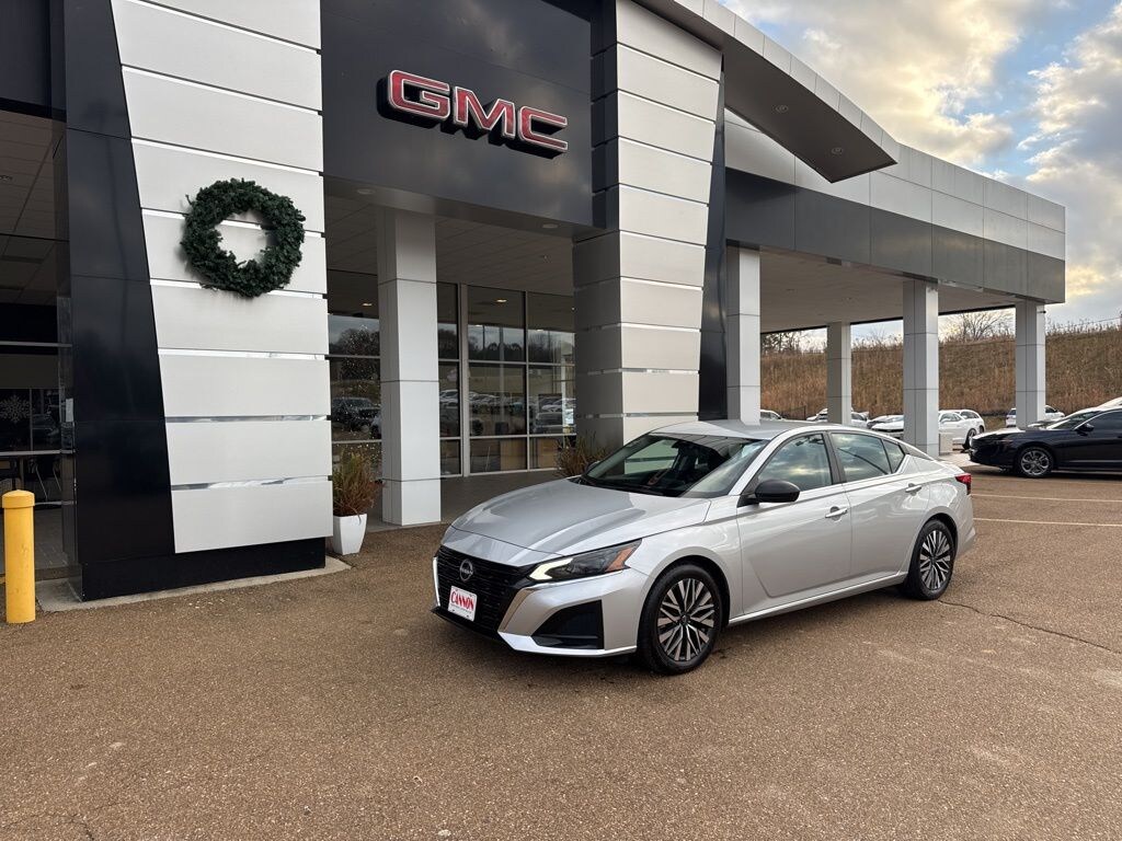 Used 2024 Nissan Altima 2.5 SV Sedan