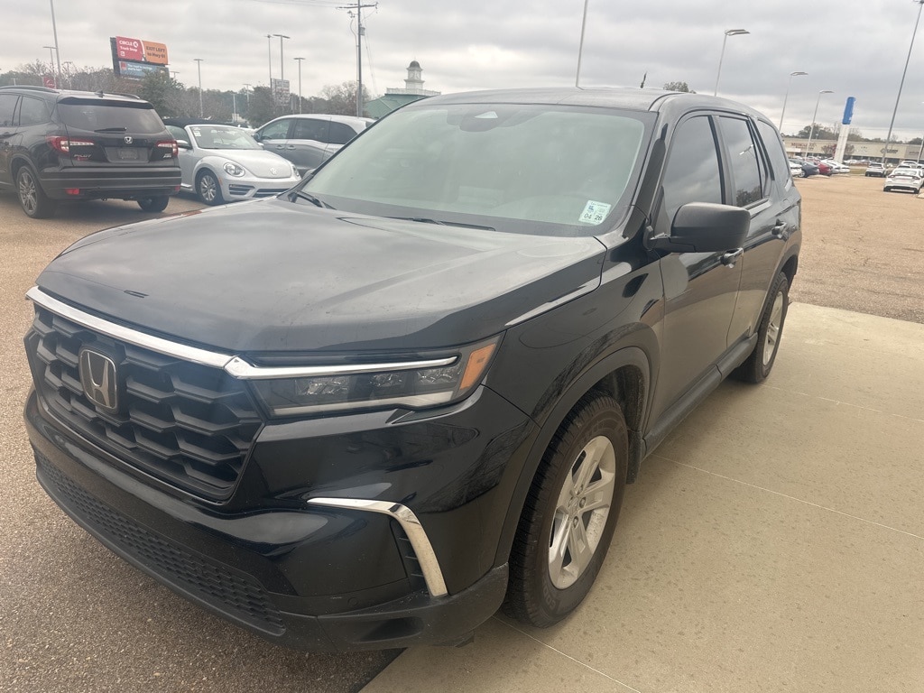 2023 Honda Pilot LX's photo