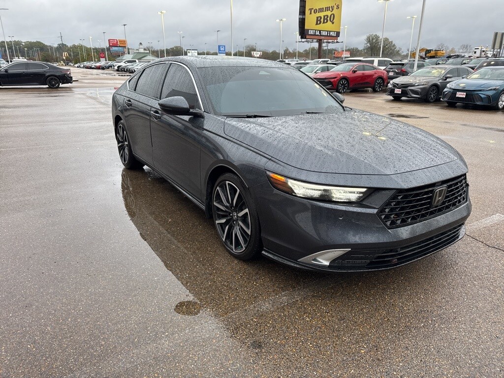 2024 Honda Accord Hybrid Touring photo 2
