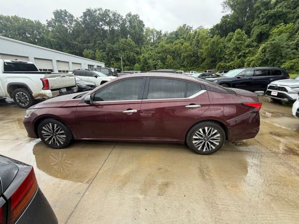 Used 2024 Nissan Altima 2.5 SV Sedan