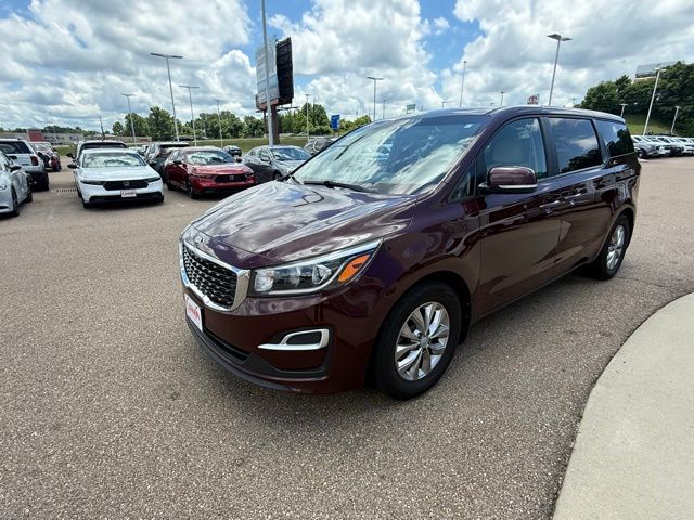 2019 Kia Sedona LX's photo