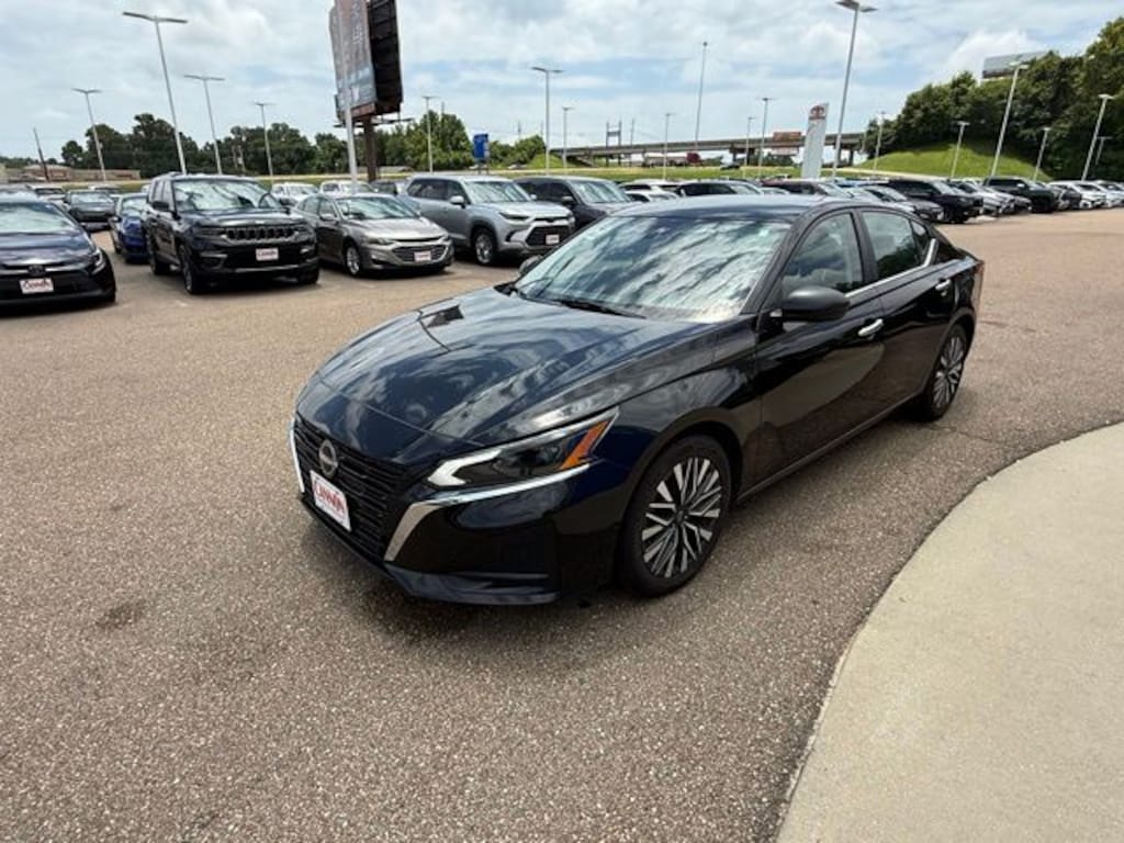 Used 2024 Nissan Altima 2.5 SV Sedan