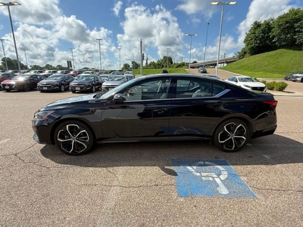Used 2024 Nissan Altima 2.5 SR Sedan