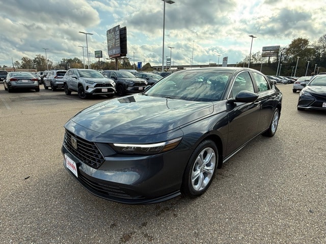 2025 Honda Accord LX's photo