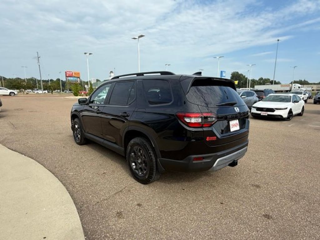 New 2025 Honda Pilot TrailSport SUV