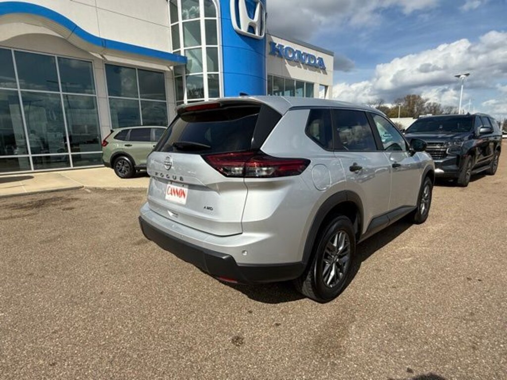 Used 2024 Nissan Rogue S SUV
