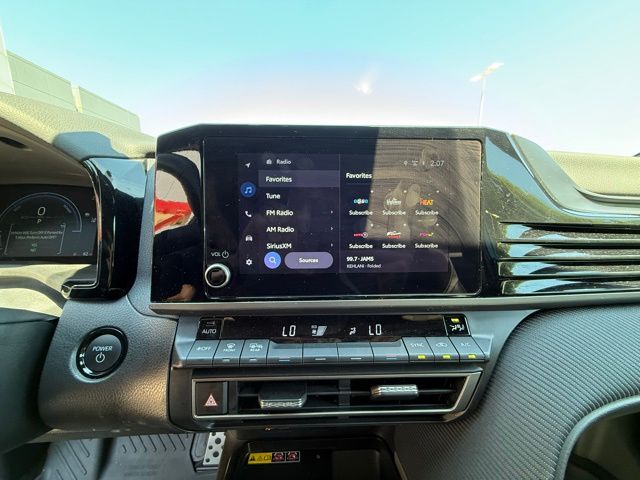 2025 Toyota Camry SE - Photo 25