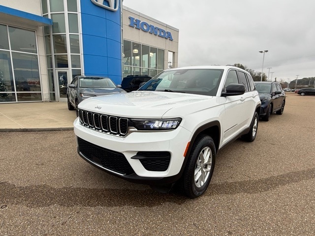 2024 Jeep Grand Cherokee Laredo's photo