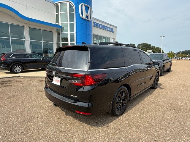 2024 Honda Odyssey Sport photo 3