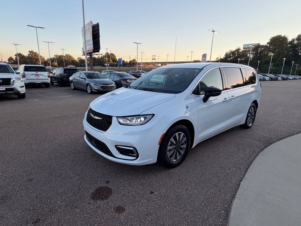 2024 Chrysler Pacifica PHEV