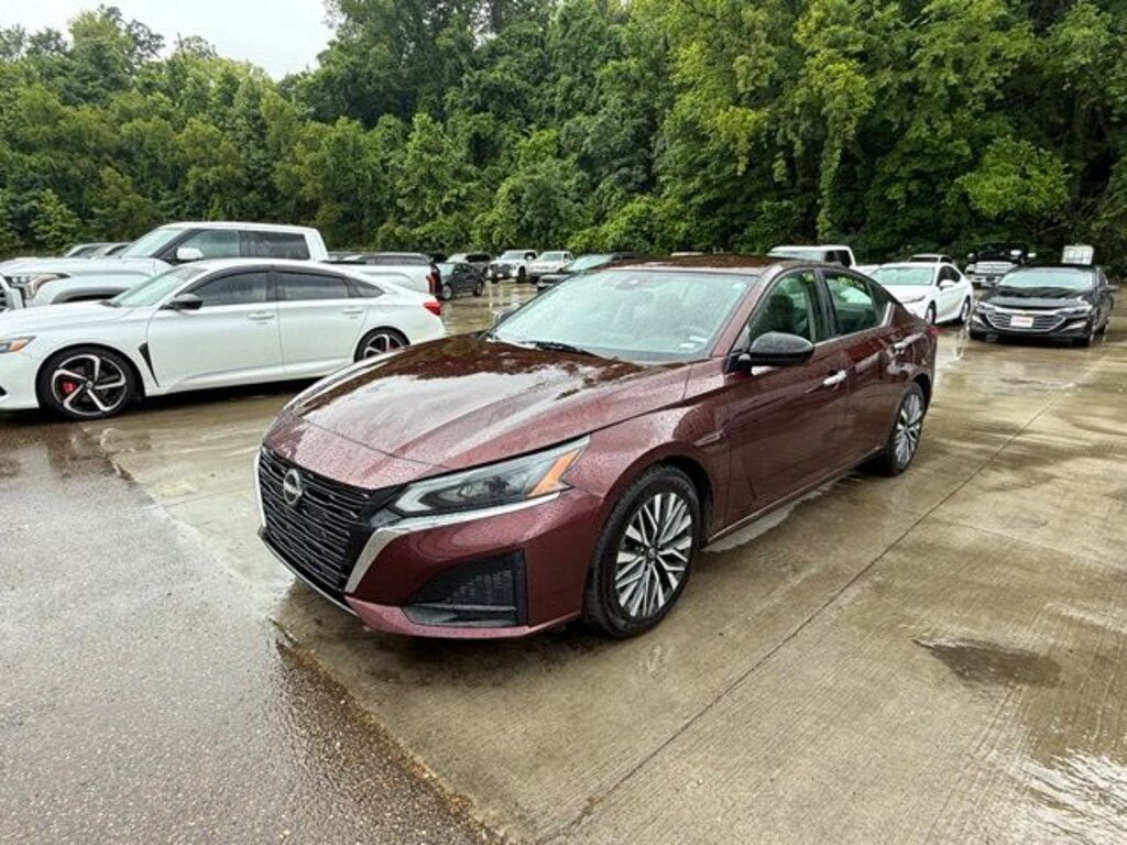 Used 2024 Nissan Altima 2.5 SV Sedan