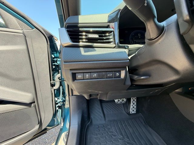 2025 Toyota Camry SE - Photo 15