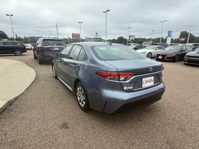 2023 Toyota Corolla LE photo 3