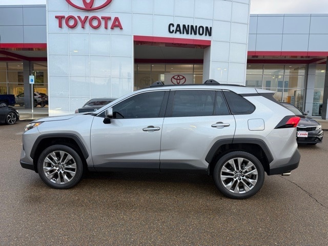 2023 Toyota RAV4 XLE Premium's photo