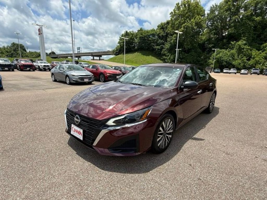 Used 2024 Nissan Altima 2.5 SV Sedan