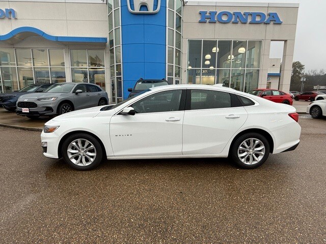 2024 Chevrolet Malibu 1LT photo 2