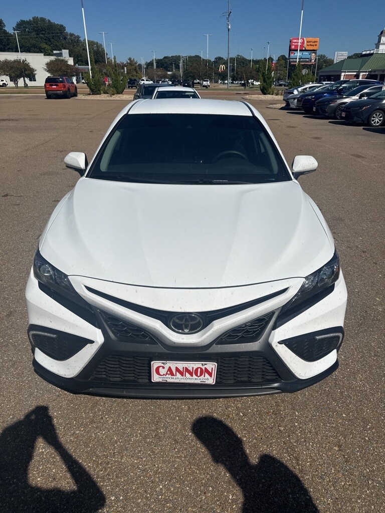 2024 Toyota Camry SE photo 2