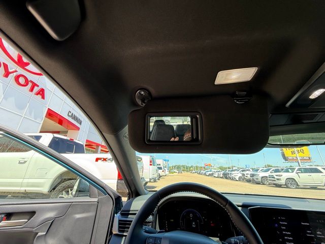 2025 Toyota Camry SE - Photo 28