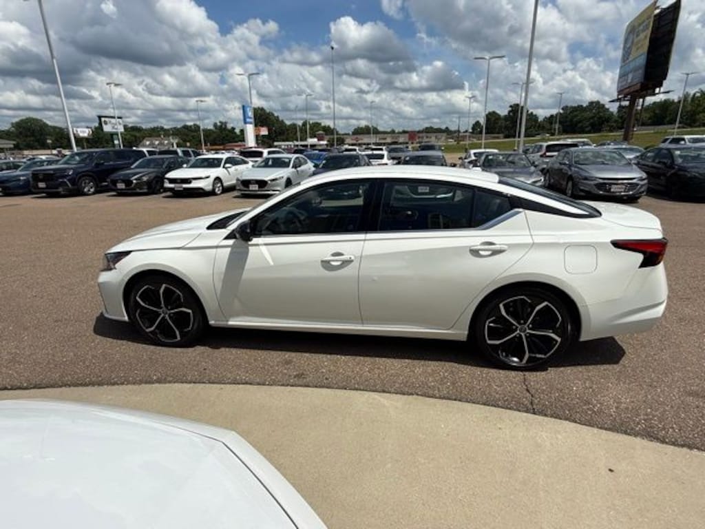 Used 2024 Nissan Altima 2.5 SR Sedan