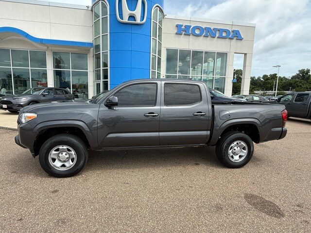 2023 Toyota Tacoma SR photo 4