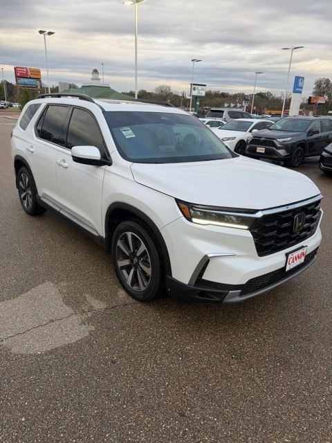 2025 Honda Pilot Touring's photo