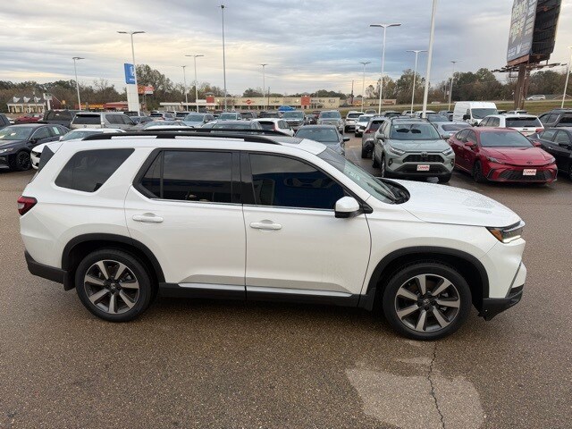 2025 Honda Pilot Touring photo 3