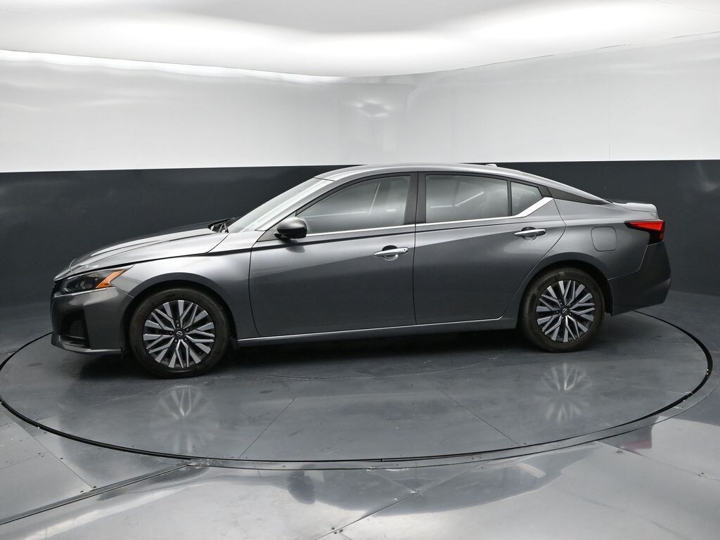 Used 2024 Nissan Altima 2.5 SV Sedan