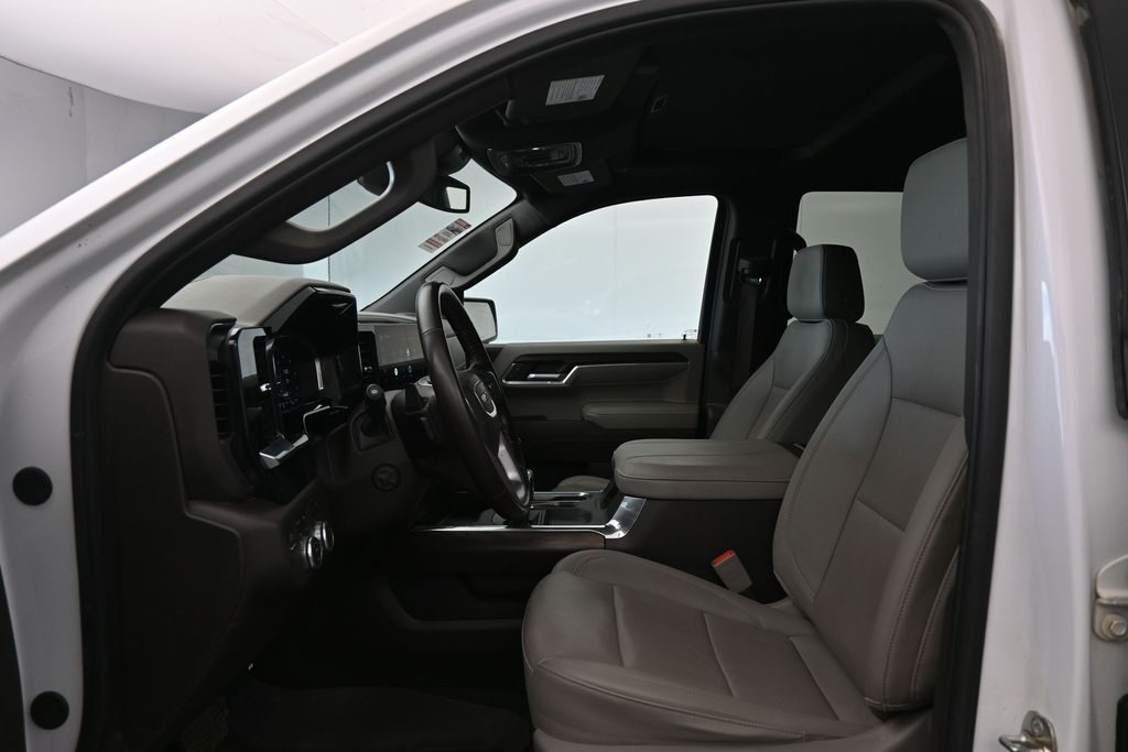 2025 GMC Sierra 1500 SLT - Photo 9