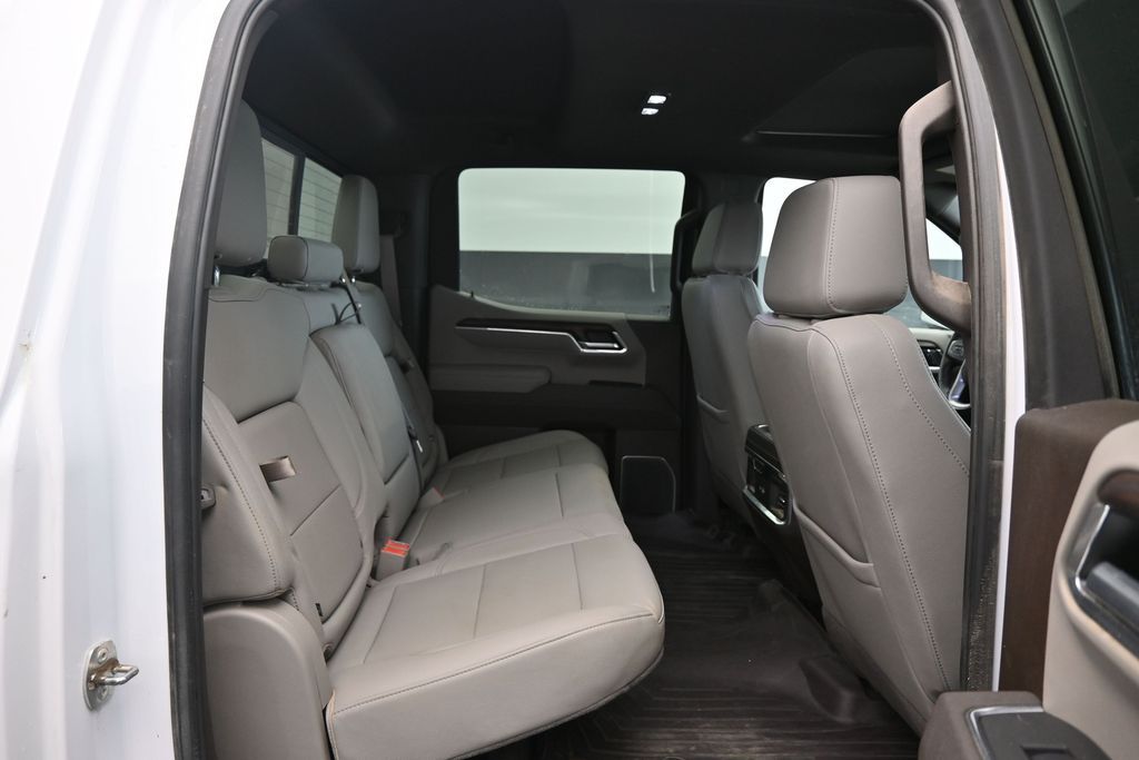 2025 GMC Sierra 1500 SLT - Photo 11