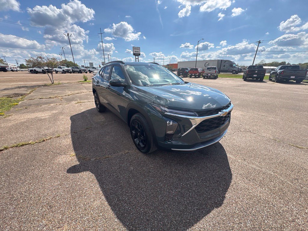 Used 2025 Chevrolet Trax LT SUV