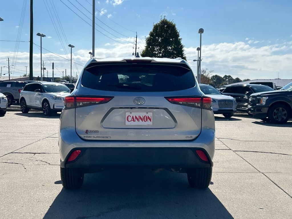 Used 2021 Toyota Highlander XLE SUV