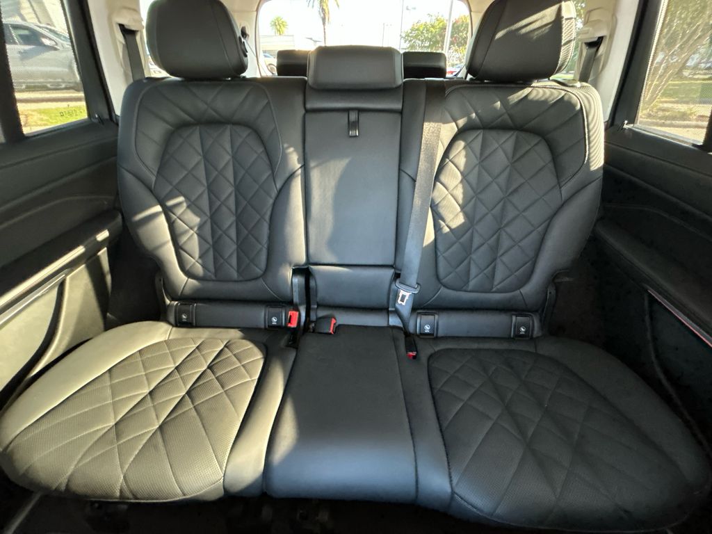 2025 BMW X7 40i - Photo 26